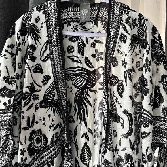 Vince Camuto Black and White Floral Kimono - Picture 2 of 6
